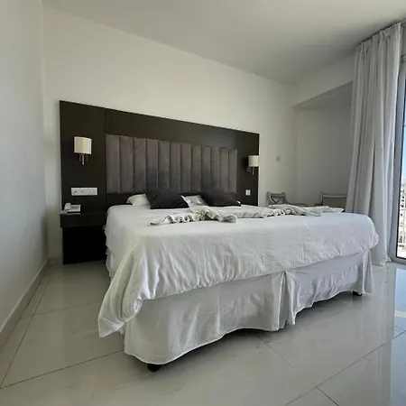 فندق Napa Jay 3*